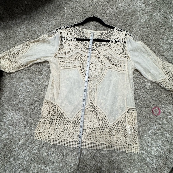 Elegant Cream Crochet Women's Top - Picture 3 of 5
